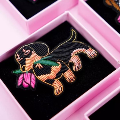 Broche-teckel-Malicieuse