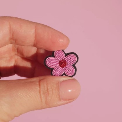 Broche - Fleur rose - Malicieuse