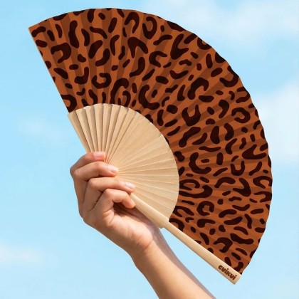 Éventail motif léopard I Léger, pratique et idéal pour cet été
